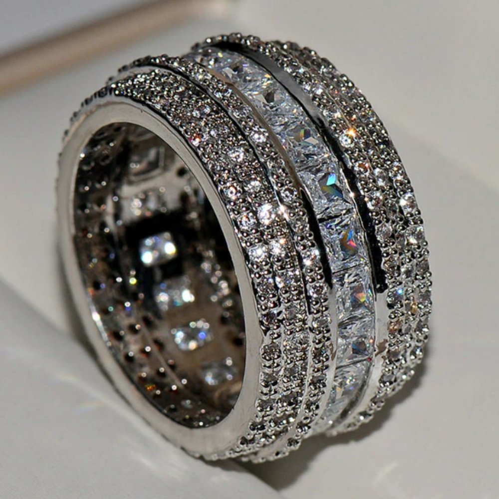 NWT Diamond Band Bling Ring 💍